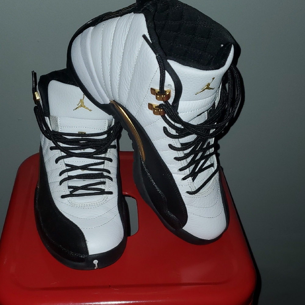 Jordan Men's Retro Taxi Black and White Sneakers with Gold Highlights